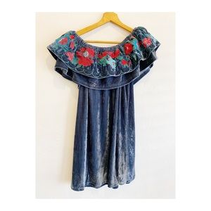 UMGEE Off Shoulder Velvet floral embroidery dress
